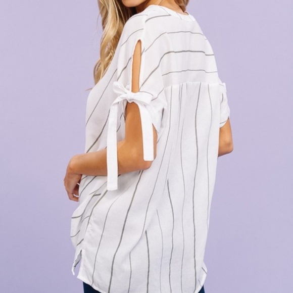 ❗️One Left❗️NWT Stripe cold shoulder sleeves - Picture 5 of 8